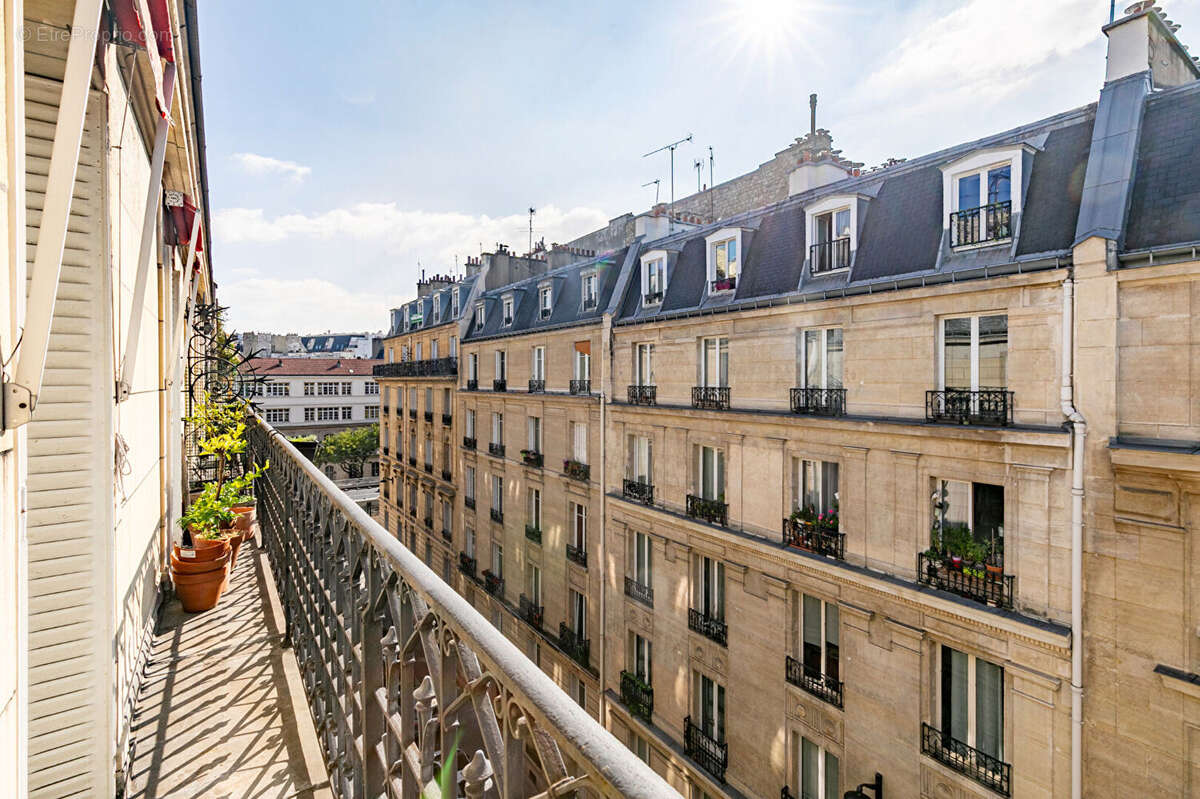 Appartement à PARIS-17E