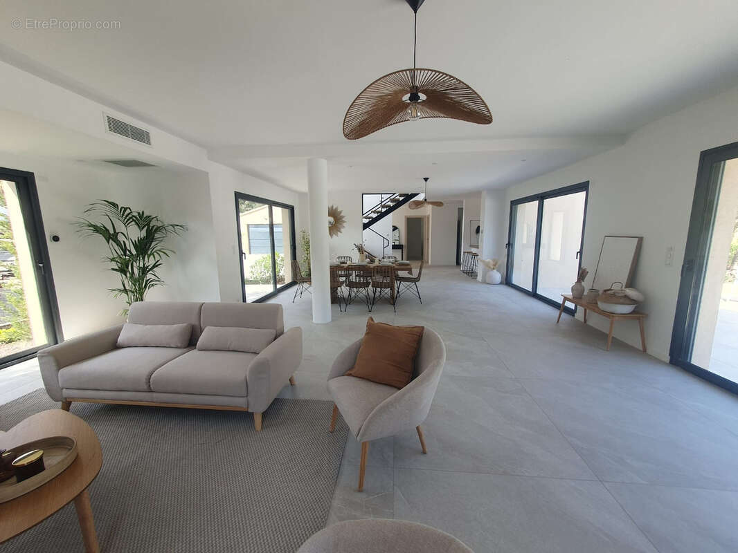 Maison à PLAN-DE-LA-TOUR