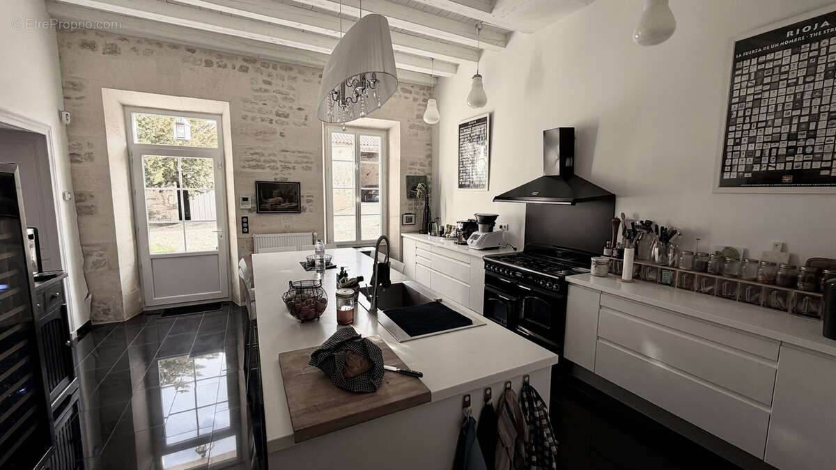 Maison à SAINT-JEAN-D'ANGELY