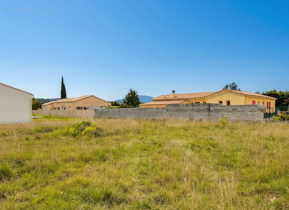 Terrain à SAINT-MAURICE-SUR-EYGUES