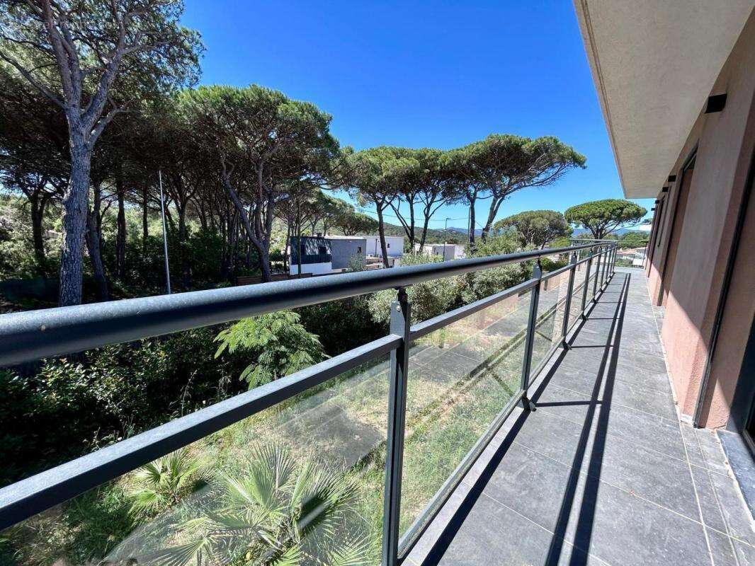 A VENDRE : Villa contemporaine neuve 175 m² – 5 chambres – Prestations haut de gamme – Saint-Raphaël / Valescure - photo 2