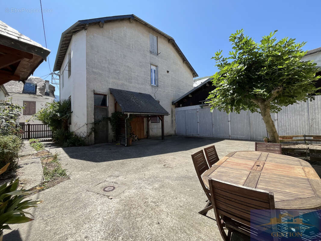 Ensemble immobilier à fort potentiel en centre-ville d’argelès-gazost ! - photo 12