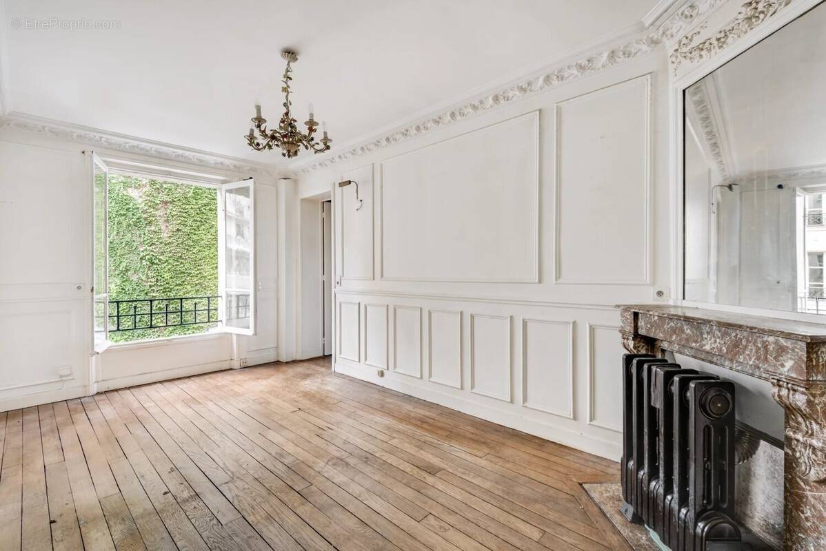 Appartement à PARIS-17E