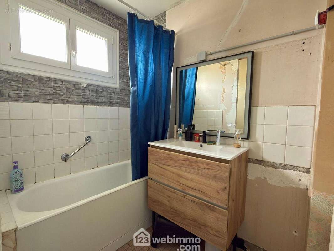 La salle de bain avec wc du premier étage.