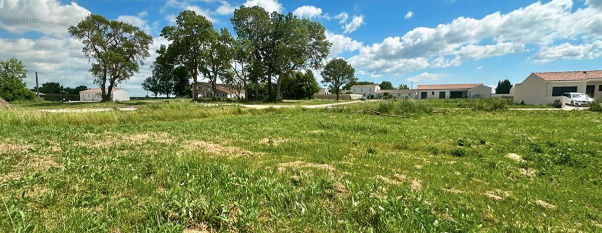 Terrain à bâtir de 605 m² à GEMOZAC (17) - photo 2