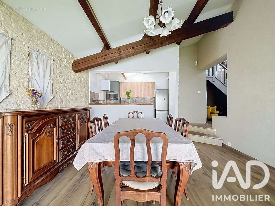 Maison 175 m² à Vitrolles  - photo 8