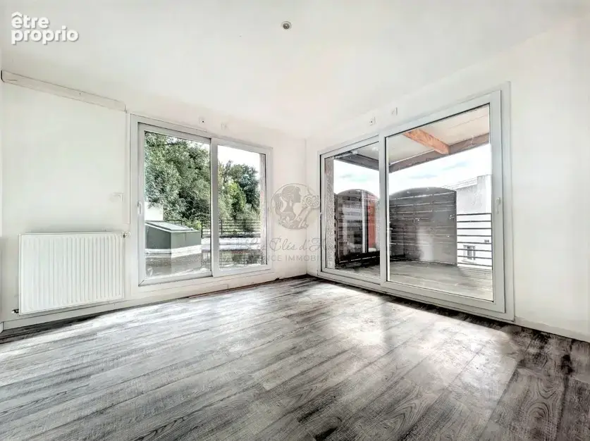 Maison de 160 m2 avec bureaux et locaux de stockage attenants de 110 m2 à Saint-Genis-Laval - photo 13