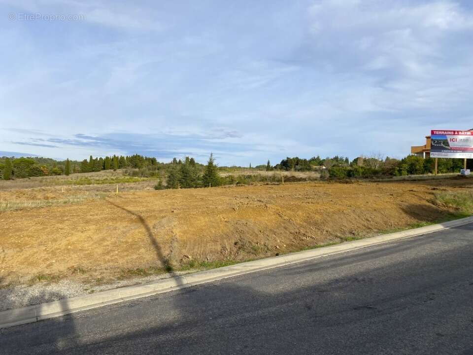 Terrain 1293 m² à Palaja  - photo 2