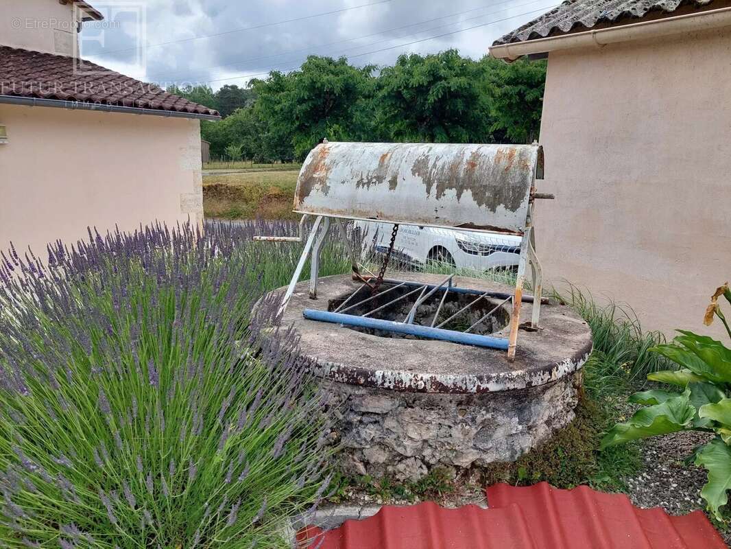 Maison à SAINT-MARTIAL-DE-VALETTE