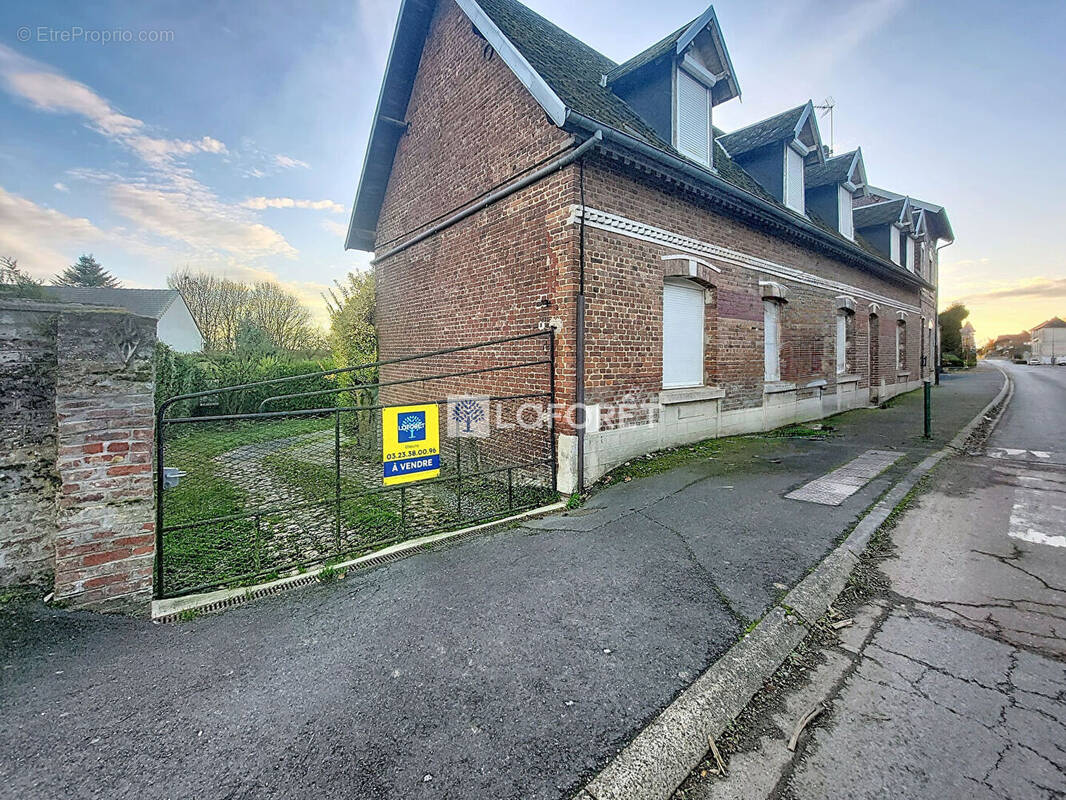 Maison à MONTBREHAIN