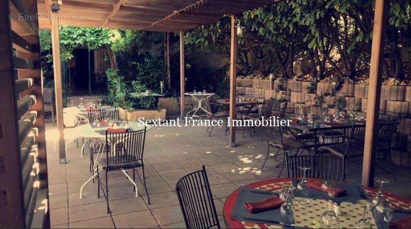 Commerce à LES MEES