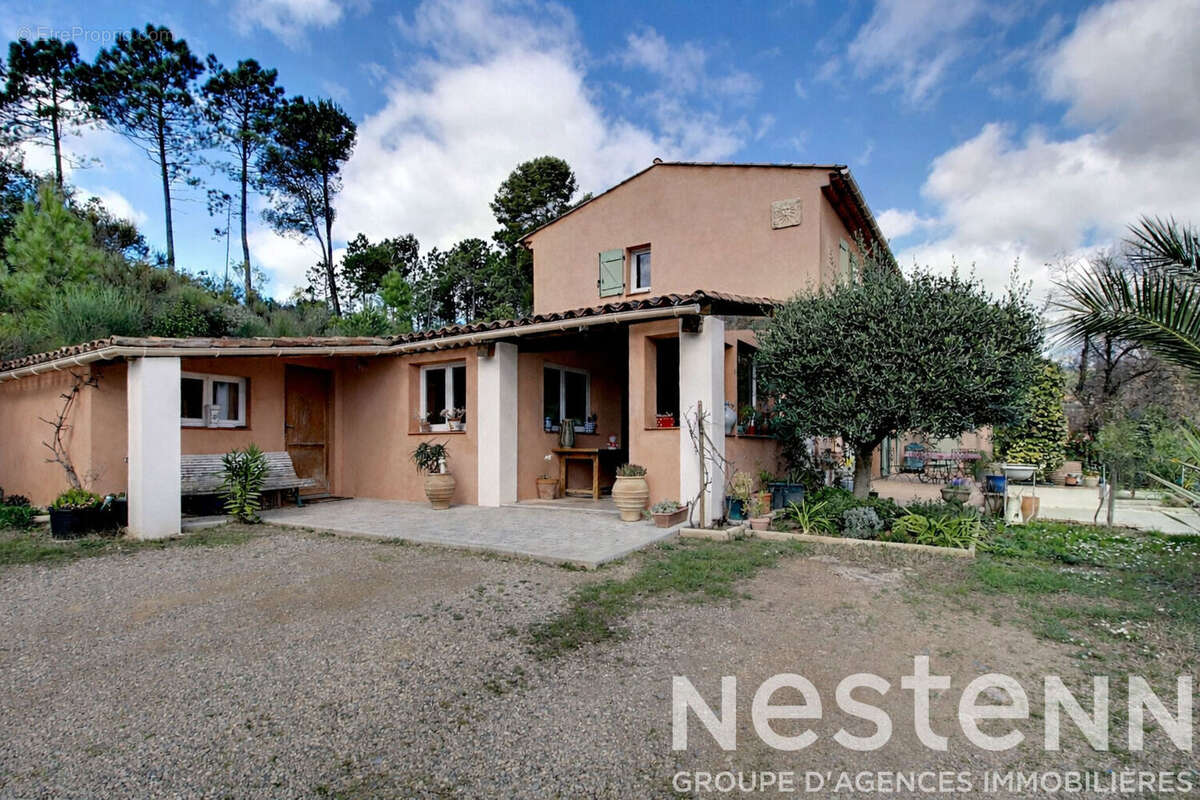 Maison à VILLECROZE