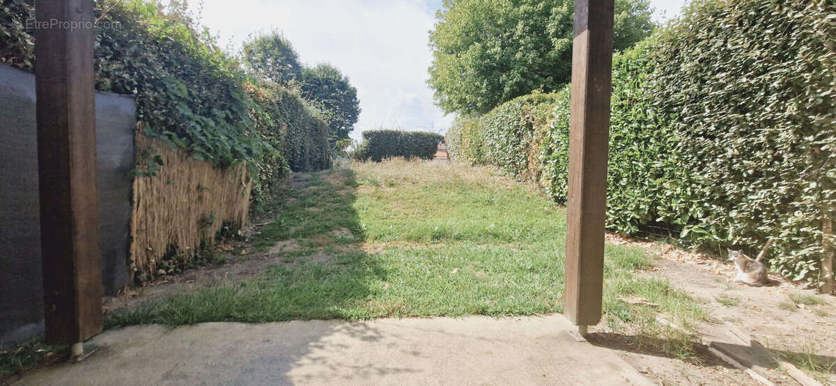 Maison à SAINT-YZAN-DE-SOUDIAC