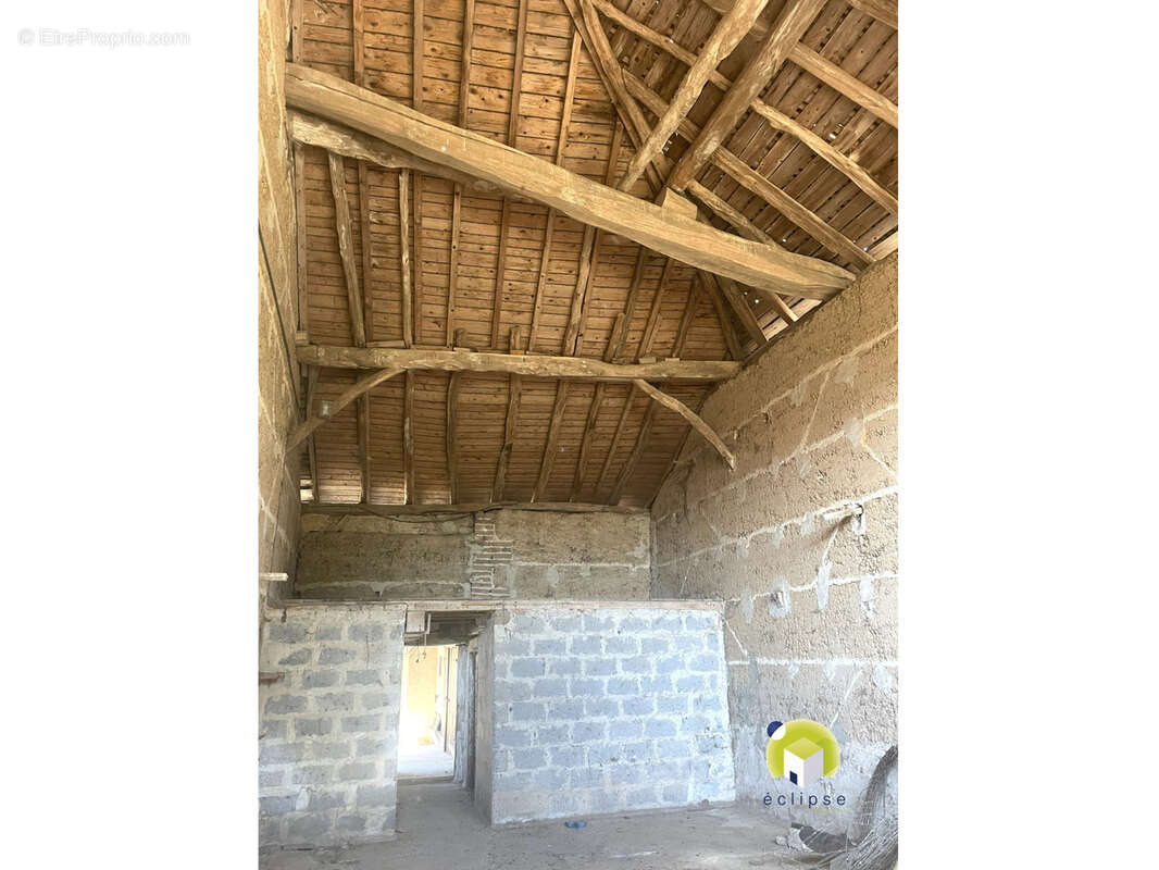 Attignat - Ferme mitoyenne 90m2 hab. + terrain + Nombreuses dépendances - photo 14