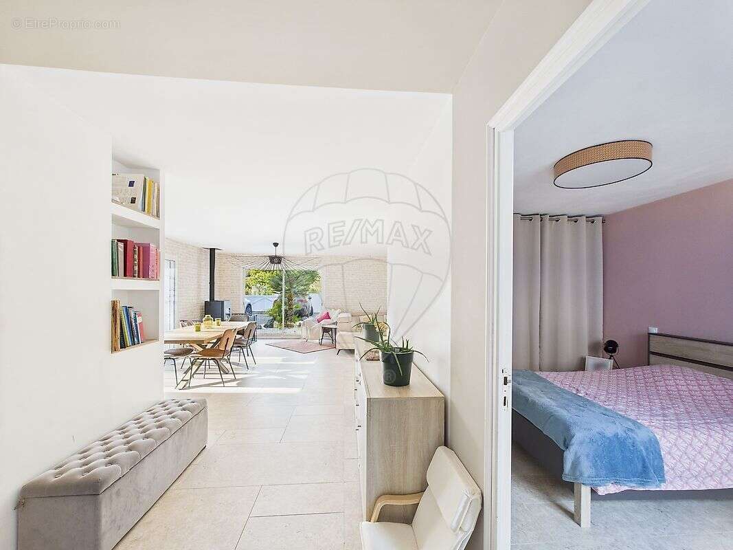 Maison à CHAILLEVETTE