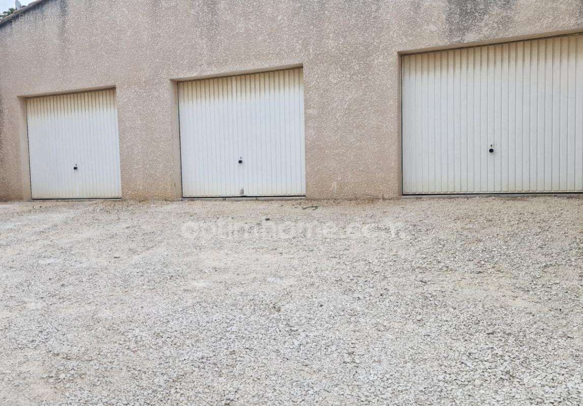 Rez de jardin t2 avec 2 places de parking! - photo 3