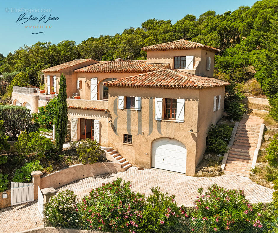 Maison à ROQUEBRUNE-SUR-ARGENS