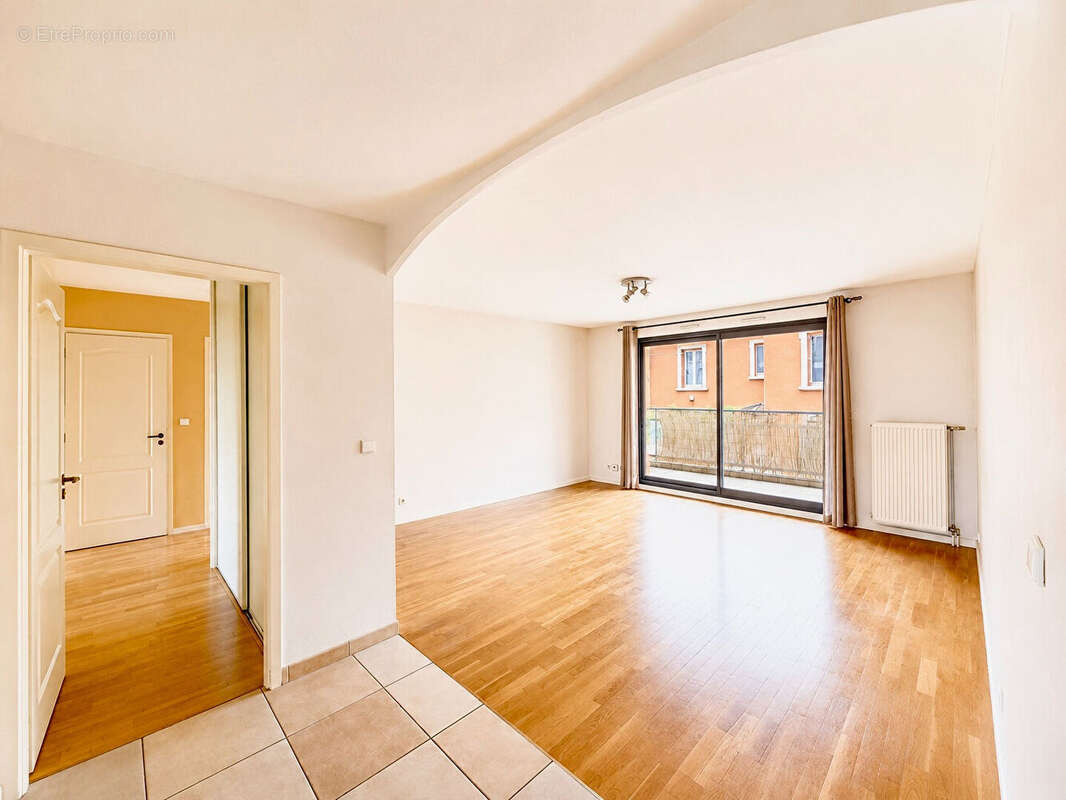 Appartement T4 de 99 m² avec terrasse et loggia - photo 2