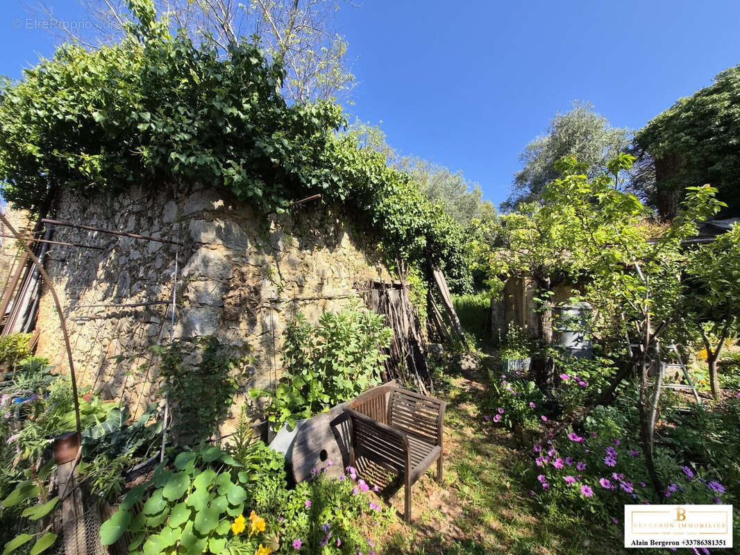 Terrain à SAINT-CEZAIRE-SUR-SIAGNE
