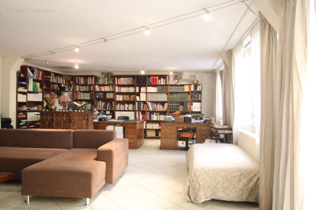 Rare enssemble immobilier proche rempart - photo 4