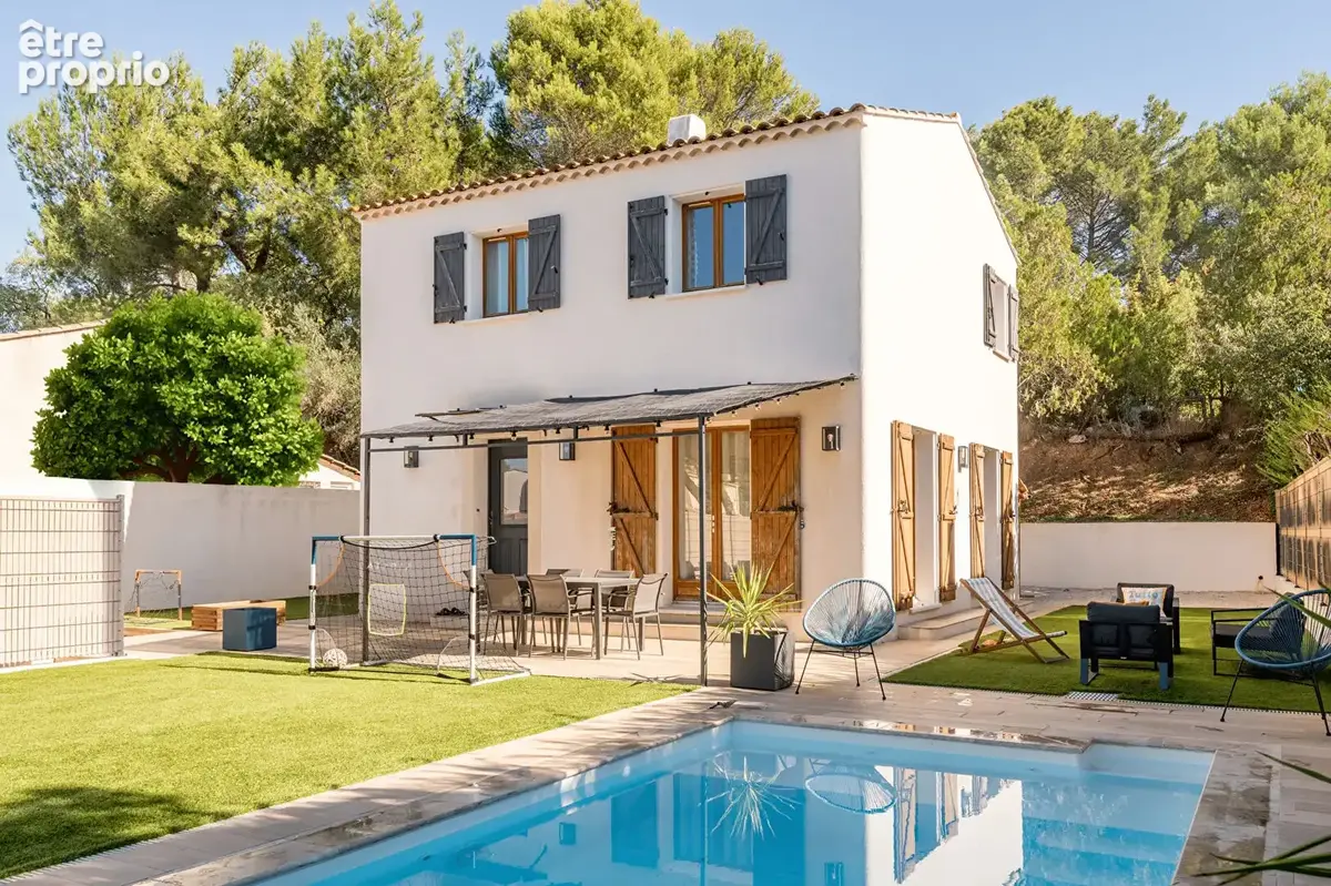 Maison individuelle rénovée avec piscine, garage et extérieur sans vis-à-vis - photo 1
