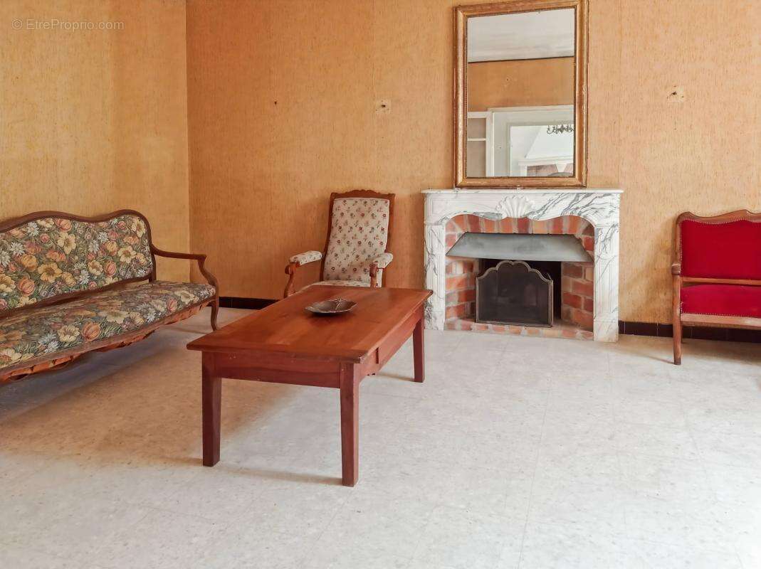 Maison à LAUDUN-L'ARDOISE