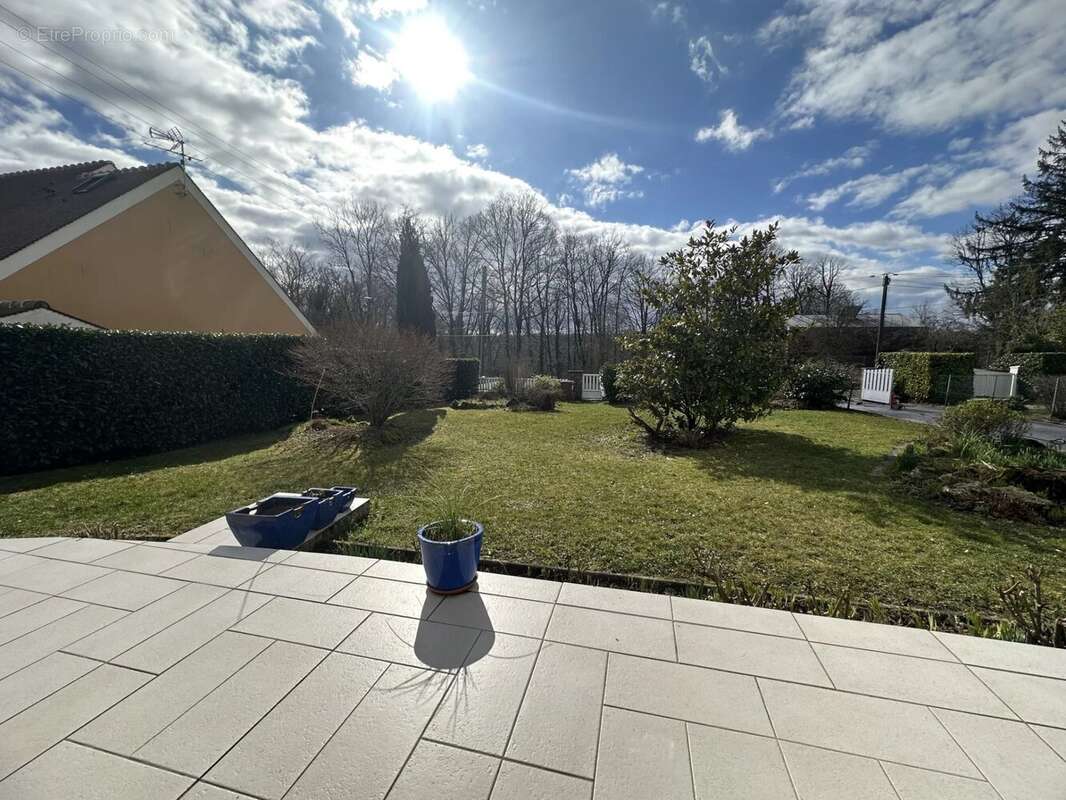 Maison à LE MESNIL-SAINT-DENIS