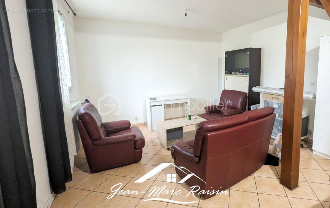 Appartement à VAUJOURS