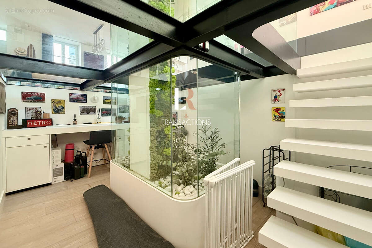 Marché central - Maison unique au design ultra contemporain avec extérieur - photo 24
