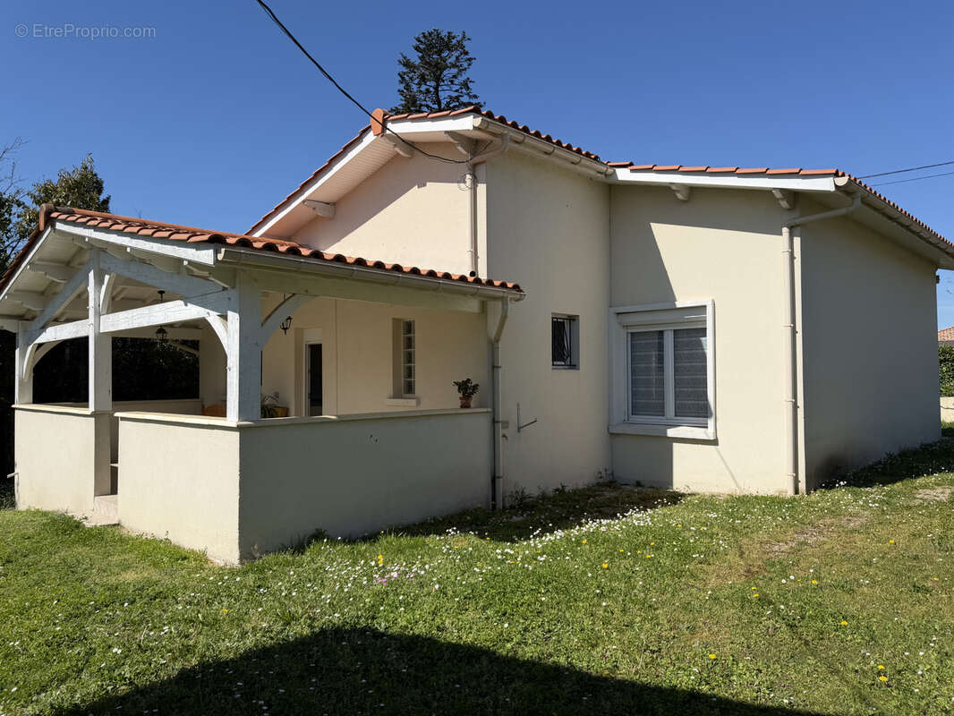 Maison à LA ROCHE-CHALAIS