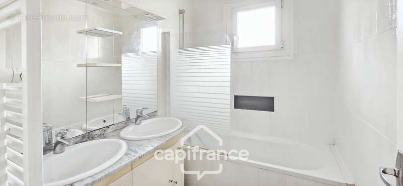Appartement à CUERS