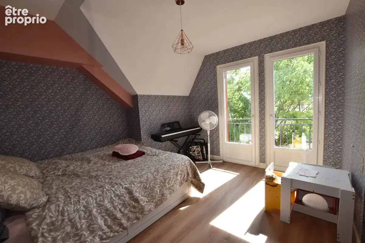 Proche Saint Pourçain sur Sioule, maison familiale de 5 chambres - photo 5
