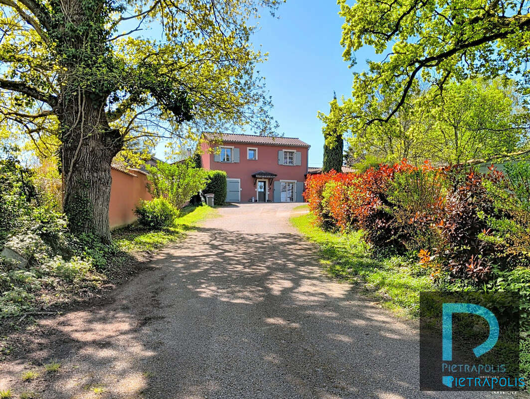 Maison 207 m² à Saint-Andre-D'huiriat  - photo 2