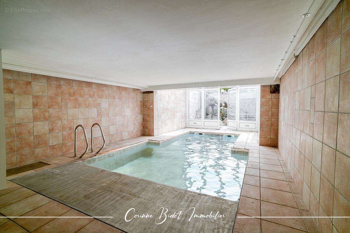 Maison à SAINT-PIERRE-DE-CHANDIEU