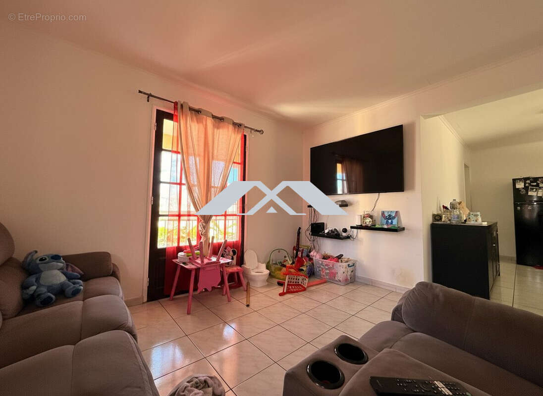 Maison 84 m² à Petite-Ile  - photo 8