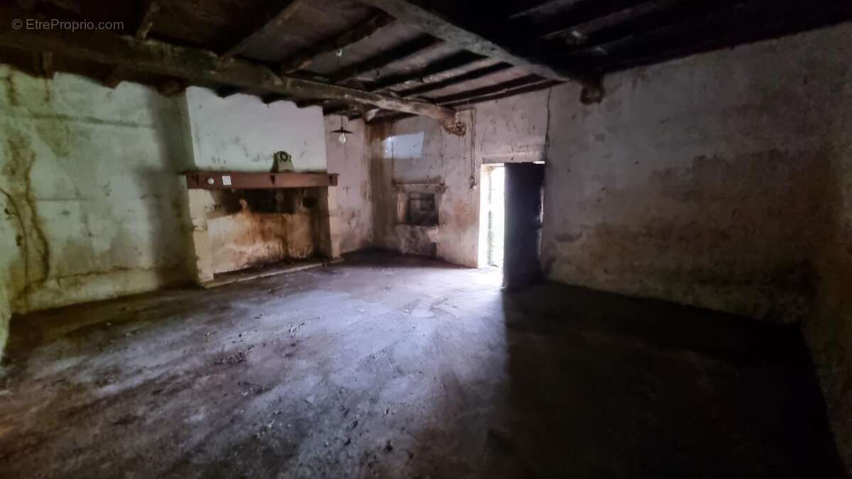 Maison à SAINT-FELIX-DE-VILLADEIX