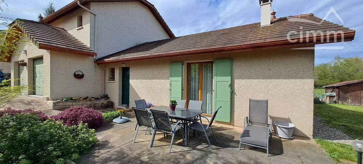 Maison à VEZERONCE-CURTIN