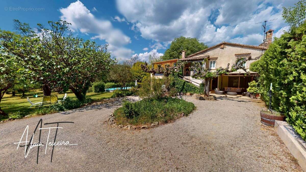 Photo 2 - Maison à SAINT-ANTONIN-DU-VAR