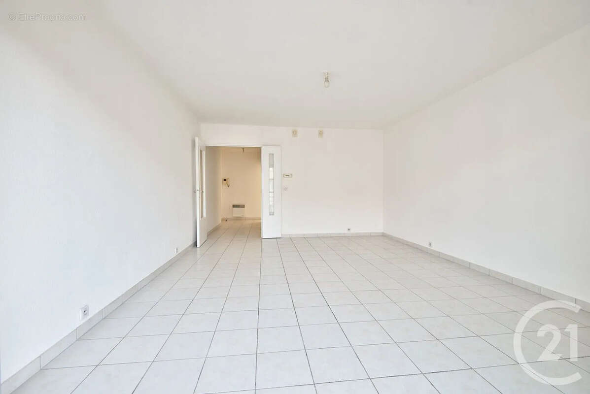 Appartement 74 m² à Antibes  - photo 8
