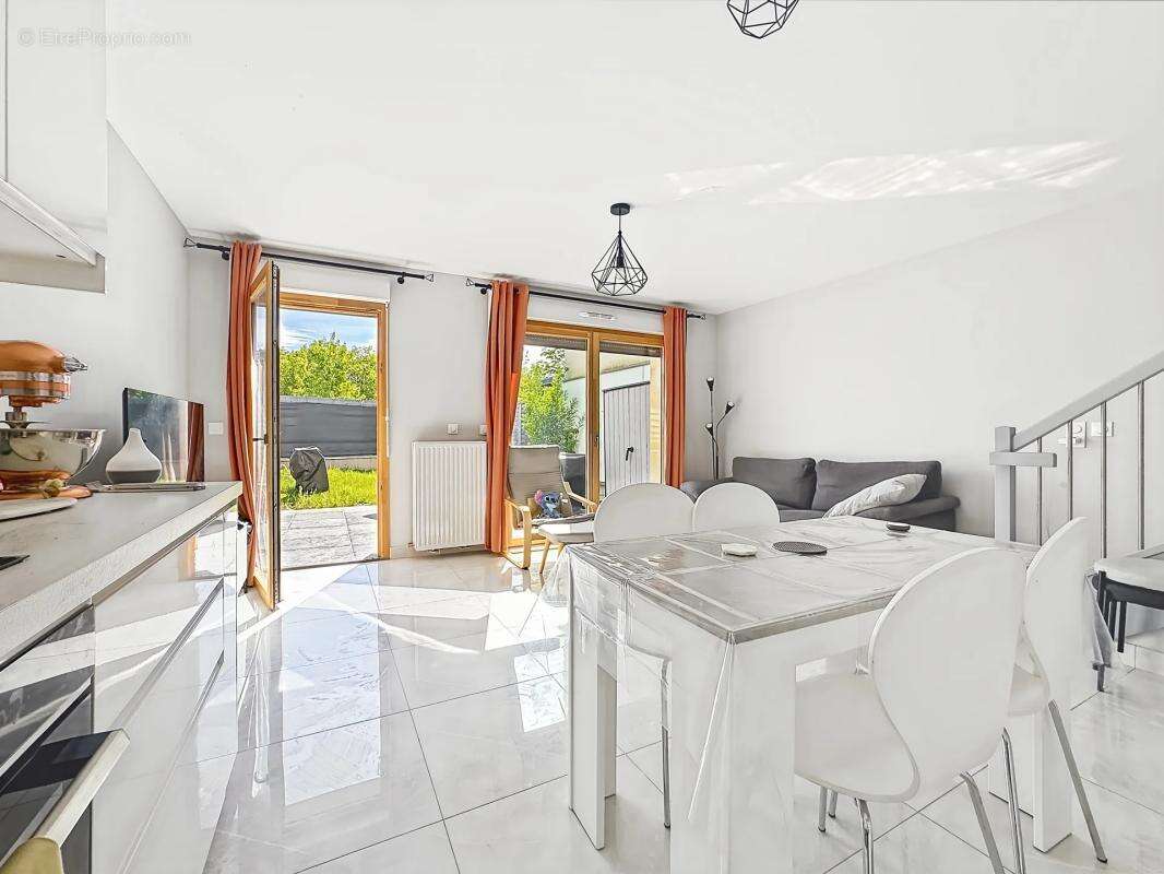 Maison à BUSSY-SAINT-GEORGES