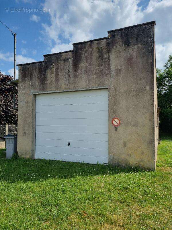 Parking à LORRIS