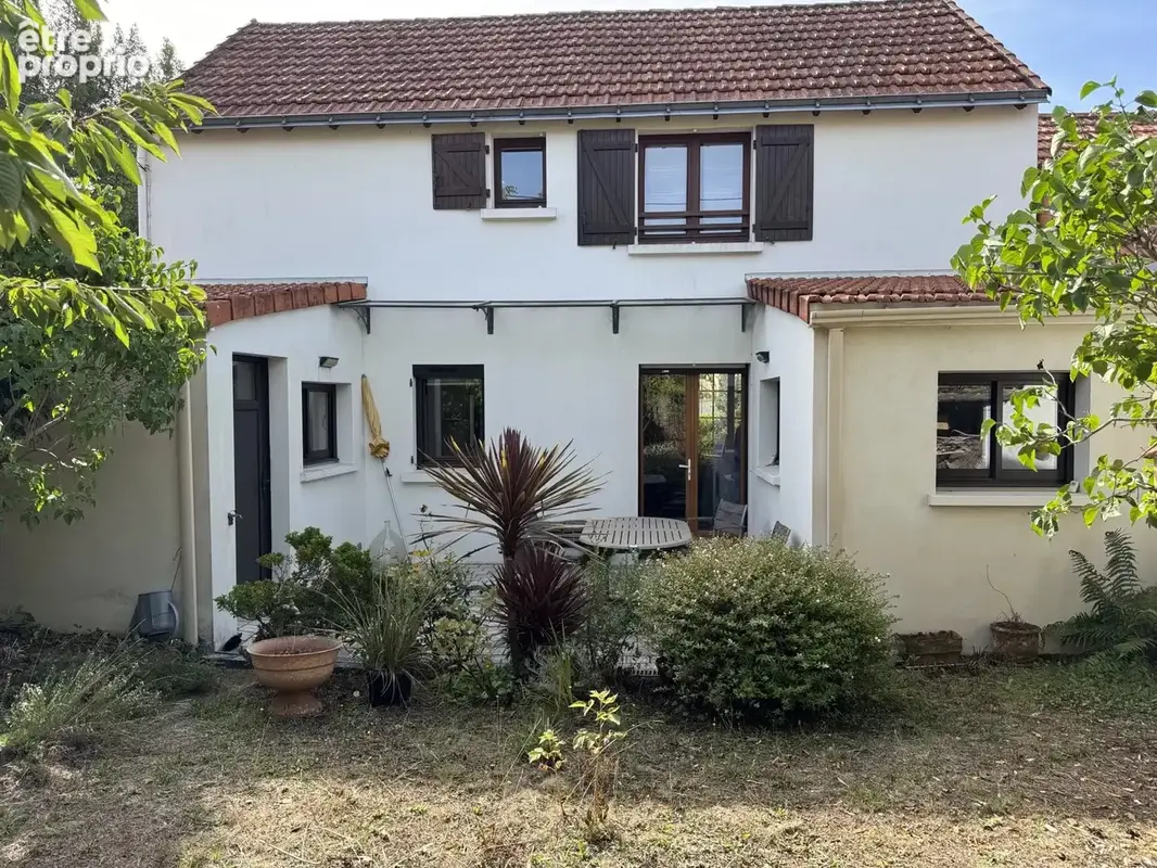 ORVAULT Maison pleine de charme sur beau jardin - photo 5