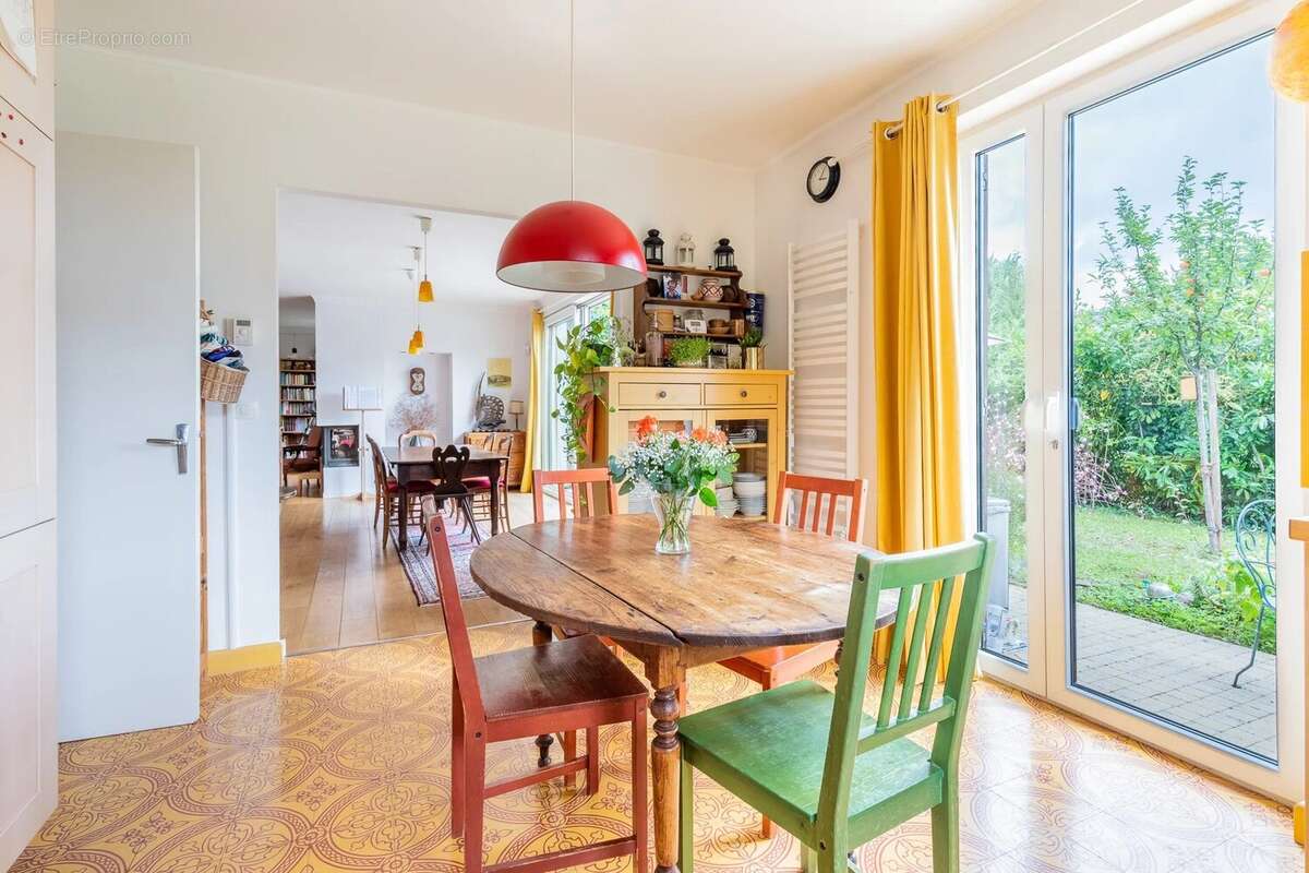 Maison à VERRIERES-LE-BUISSON