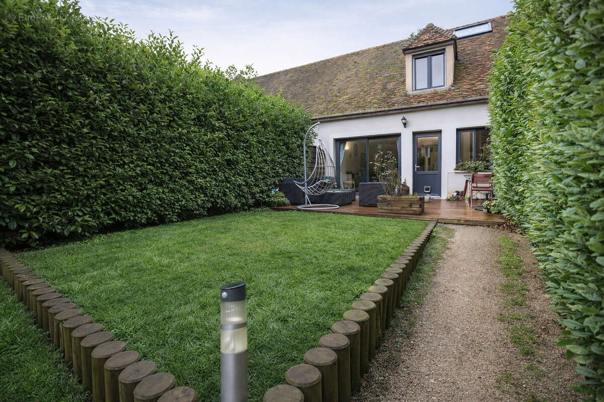 Appartement à LA QUEUE-LES-YVELINES