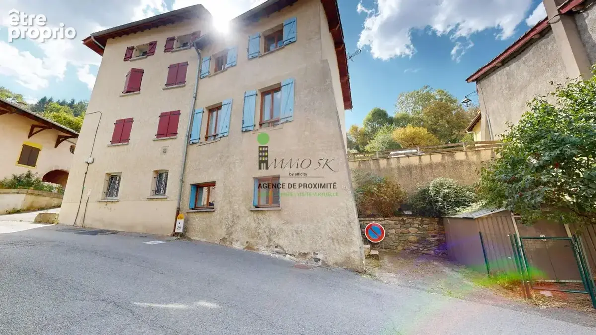 Maison à COURZIEU