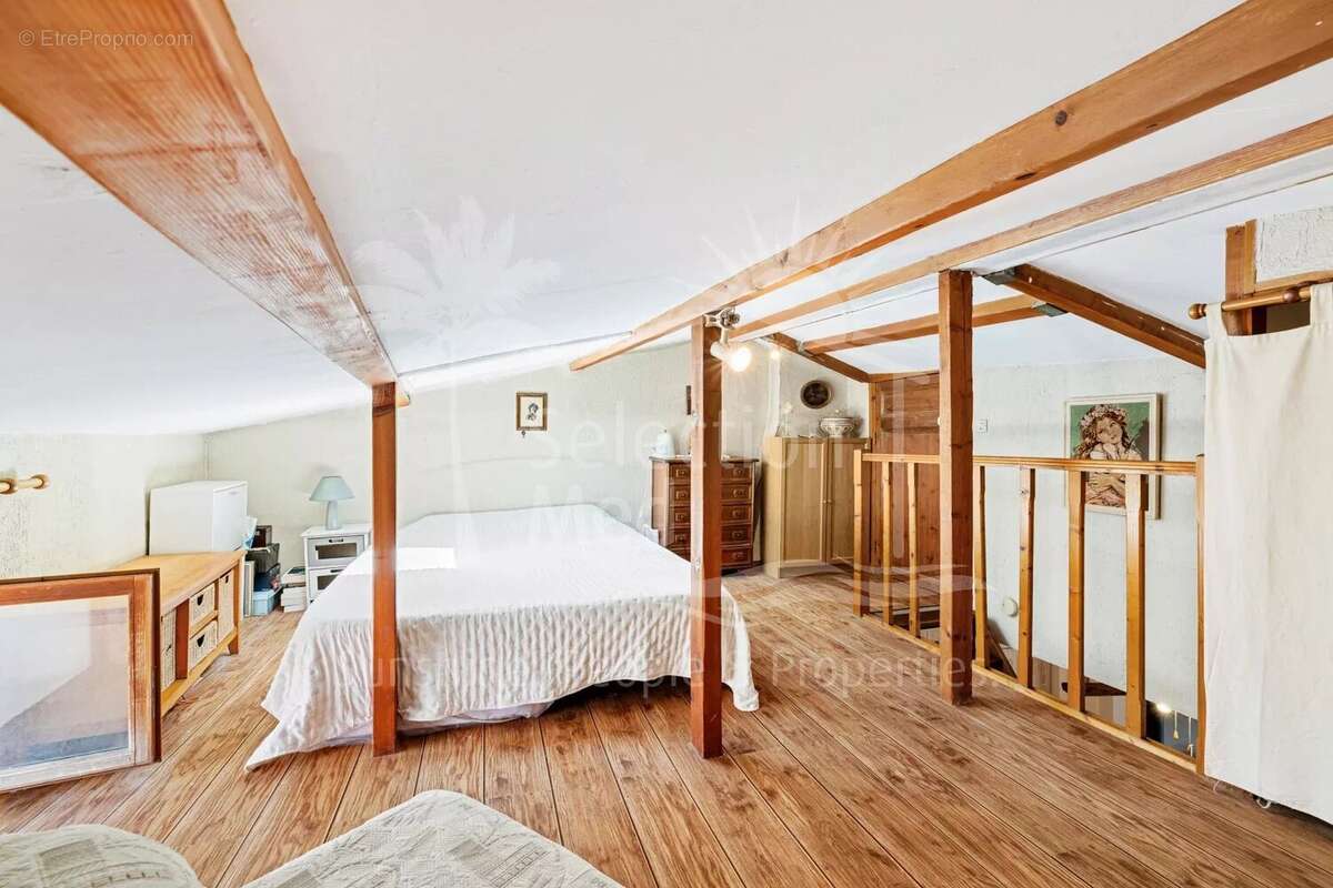 Appartement à CHATEAUNEUF-GRASSE