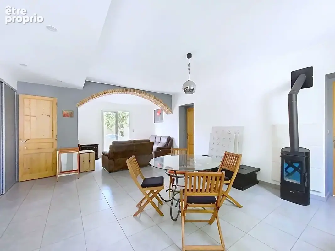 Maison de plain pied avec terrain, garage et combles aménageables à Villefranche sur Saône - photo 2