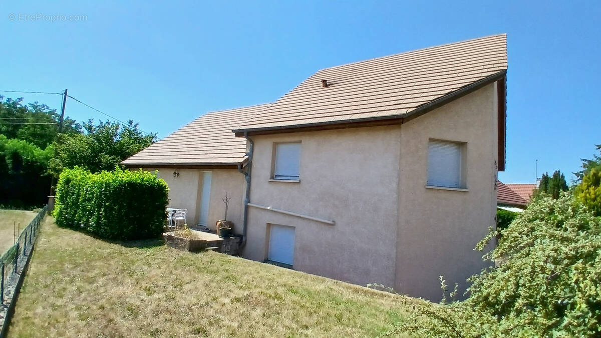 Maison à OUROUX-SUR-SAONE