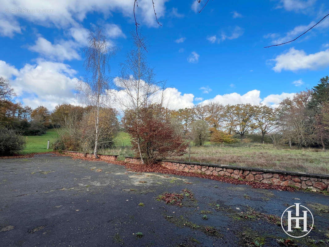 Maison à SAINT-CHRISTOPHE-LE-CHAUDRY