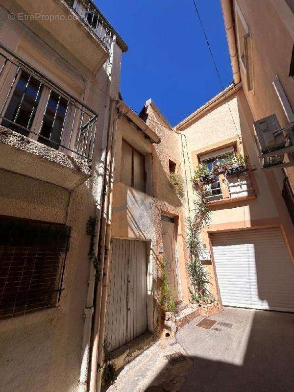 Maison à MONTBAZIN